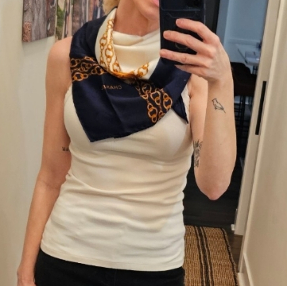 BAG GAME ITEM 📢 CHANEL CC Logo Chain Motif 100% Silk Scarf AUTHENTIC ✨️ - Picture 5 of 8